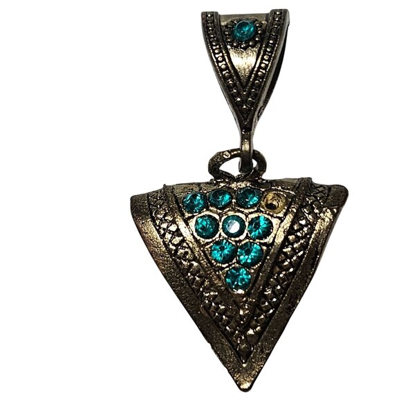 Vintage Brass Pendant Emerald Green Rhinestones Intricate Detailing Fashion - Picture 1 of 6